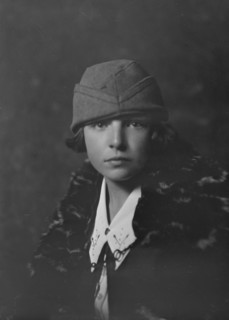 Mandelkern, Miss, portrait photograph, not before 1916. Creator: Arnold Genthe.
