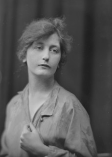 Manderkern, Miss, portrait photograph, 1916 May 20 or June 12. Creator: Arnold Genthe.