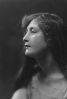 Manderkern, Miss, portrait photograph, 1916 May 20 or June 12. Creator: Arnold Genthe.