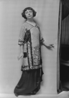 Martin, Alice, Miss, portrait photograph, 1914 Mar. 23. Creator: Arnold Genthe.