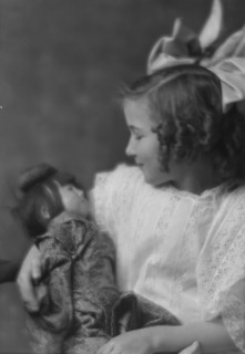 McMahon girl (child), portrait photograph, 1913 Aug. 13. Creator: Arnold Genthe.