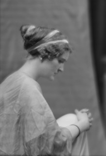 Montgomery, Margaret Phelps, Miss, portrait photograph, 1912 Sept. 27. Creator: Arnold Genthe.