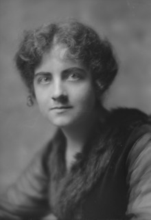 Morris, Jean, Miss, portrait photograph, 1914 Dec. or 1915 Jan. Creator: Arnold Genthe.