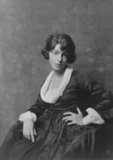 Moss, Marion Joy, Miss, portrait photograph, 1917 Aug. 30. Creator: Arnold Genthe.