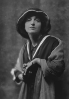 Namara-Toye, Mme., portrait photograph, 1912. Creator: Arnold Genthe.