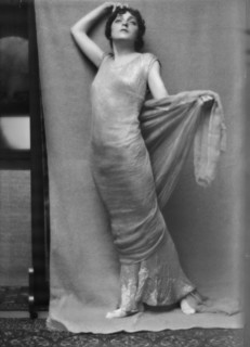 Namara-Toye, Mme., portrait photograph, 1912. Creator: Arnold Genthe.