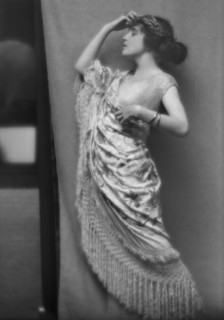 Namara-Toye, Mme., portrait photograph, 1912. Creator: Arnold Genthe.
