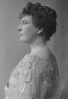 Nicholl, Hester, Miss, portrait photograph, 1915 Jan. 20. Creator: Arnold Genthe.