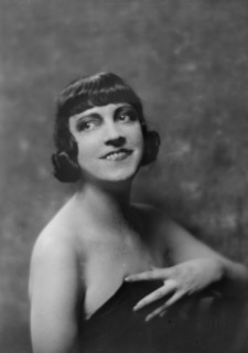 Nielsen, Asta, Miss, portrait photograph, 1917 Aug. 20. Creator: Arnold Genthe.