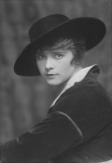 Olonova, Olga, Miss, portrait photograph, 1915 Sept. 22. Creator: Arnold Genthe.