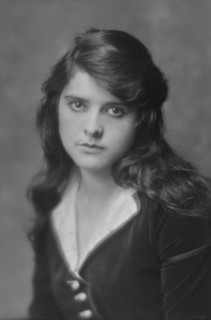 Olonova, Olga, Miss, portrait photograph, 1915 Sept. 23. Creator: Arnold Genthe.