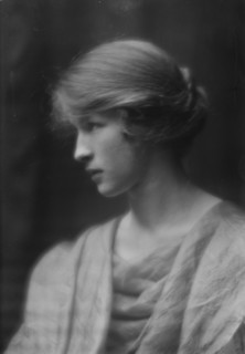 Osborn, Audrey, Miss, portrait photograph, 1913. Creator: Arnold Genthe.