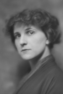 Osborn, Dorothy, Miss, portrait photograph, 1915 Apr. Creator: Arnold Genthe.