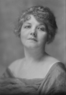 Osterman, Kathryn Hargrave, Miss, portrait photograph, 1915 Feb. 9. Creator: Arnold Genthe.