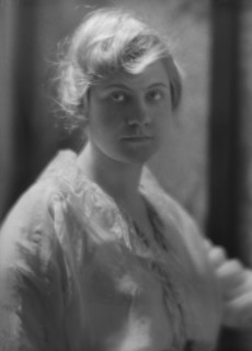 Perkins, Helen J., Miss, portrait photograph, 1914 Apr. 18. Creator: Arnold Genthe.