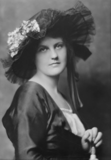 Phillips, Norma, Miss, portrait photograph, 1914. Creator: Arnold Genthe.
