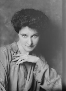 Randolph, Marguerite, Miss, portrait photograph, 1915 June 29. Creator: Arnold Genthe.