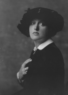 Reed, Florence, Miss, portrait photograph, 1916 Oct. 5. Creator: Arnold Genthe.