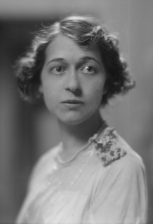 Roland, M., Miss, portrait photograph, 1915 Oct. 11 or Oct. 12. Creator: Arnold Genthe.