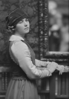 Sargent, Margaret, Miss, portrait photograph, 1916 Jan. 28. Creator: Arnold Genthe.