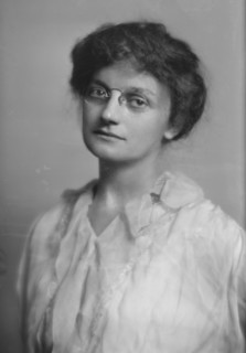 Schimmelfeng, Frances, portrait photograph, 1914 Dec. 3. Creator: Arnold Genthe.