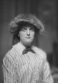 Scott, Beatrice, Miss, portrait photograph, 1912 May 3. Creator: Arnold Genthe.