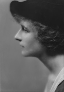 Shearson, Phyllis, Miss, portrait photograph, 1914 Sept. 22. Creator: Arnold Genthe.