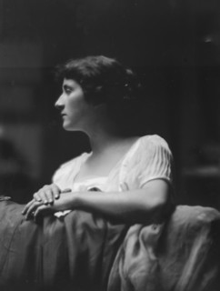 Smith, Lesley, Miss, portrait photograph, between 1914 and 1919. Creator: Arnold Genthe.