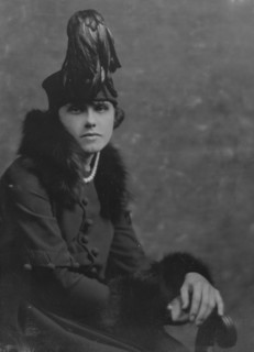 Sykes, Gladys, Miss, portrait photograph, 1916. Creator: Arnold Genthe.