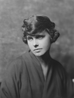 Sykes, Gladys, Miss, portrait photograph, 1916. Creator: Arnold Genthe.