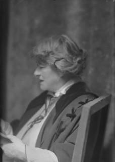 Terry, Ellen, Miss, portrait photograph, 1915. Creator: Arnold Genthe.