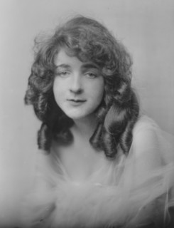 Turner, Janet, Miss, portrait photograph, not before 1916. Creator: Arnold Genthe.