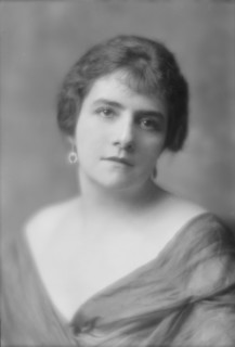 Uhthoff, Sara, Miss, portrait photograph, 1915 July 24. Creator: Arnold Genthe.