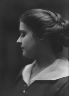 Unidentified woman, possibly Miss Viola Page, portrait photograph, (1916?). Creator: Arnold Genthe.
