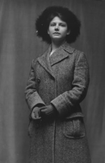 Urchs, Outonita, Miss, portrait photograph, 1913. Creator: Arnold Genthe.