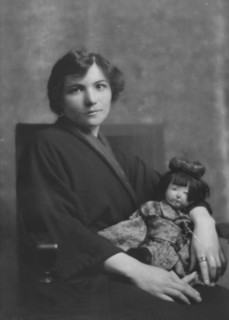 Victors, Miss, portrait photograph, 1915 May 18. Creator: Arnold Genthe.