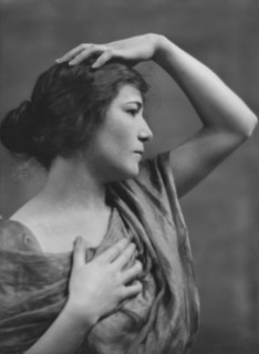 Victors, Miss, portrait photograph, 1915 May 18. Creator: Arnold Genthe.