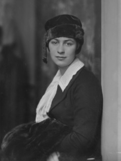 Weil, Elizabeth, Miss, portrait photograph, 1916. Creator: Arnold Genthe.