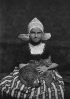 Silvester child with Buzzer the cat, portrait photograph, 1913 Mar. 3. Creator: Arnold Genthe.