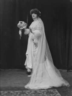 Parke, Jean, Miss, portrait photograph, 1916 June 2. Creator: Arnold Genthe.