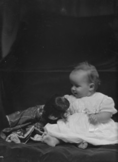 Miller, Harry Irving, Mrs., baby of, portrait photograph, 1913 or 1914. Creator: Arnold Genthe.