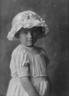 Newberry, Barbara, portrait photograph, 1915 June 22. Creator: Arnold Genthe.