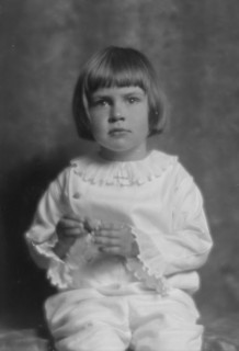 Rumsey, Charles Cary, Mrs., child of, portrait photograph, 1914 May 11. Creator: Arnold Genthe.