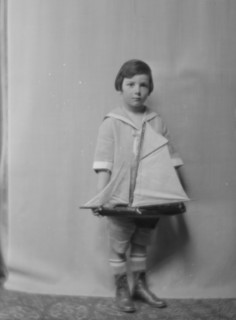 Trafford, Master, portrait photograph, 1915 Mar. 25. Creator: Arnold Genthe.
