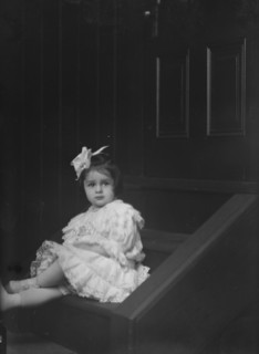 Welch, A., Mrs., baby of, portrait photograph, 1907 Feb. 12. Creator: Arnold Genthe.