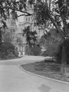 St. Louis Cathedral, New Orleans, between 1920 and 1926. Creator: Arnold Genthe.