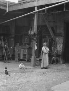 Italian courtyard, New Orleans, between 1920 and 1926. Creator: Arnold Genthe.