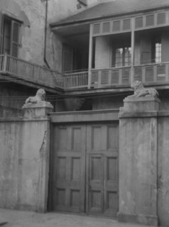 Lion Gate, New Orleans, between 1920 and 1926. Creator: Arnold Genthe.