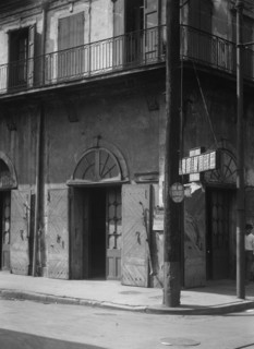 Absinthe House, New Orleans, between 1920 and 1926. Creator: Arnold Genthe.