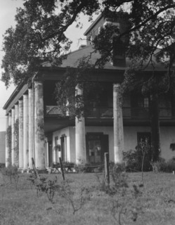 Plantation house, possibly the Belles Demoiselles, New Orleans, between 1920 and 1926. Creator: Arnold Genthe.